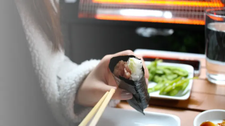 How To Eat Hand Roll Sushi 1